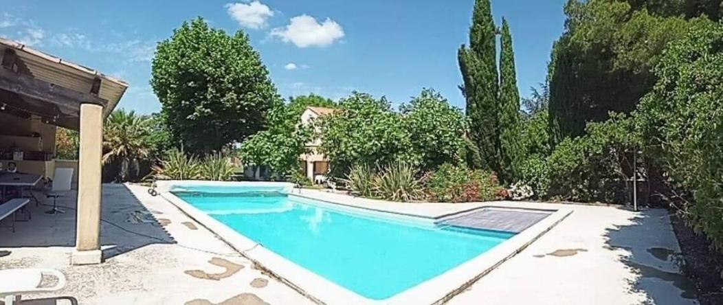 Offrez-Vous Un Sejour Dans Notre Gite A Entressen Une Grande Piscine Pour Se Rafraichir ,Un Espace De Jeux Pour Enfants Pour Des Heures De Divertissement Un Terrain De Petanque Pour Des Parties Endiablees エクステリア 写真