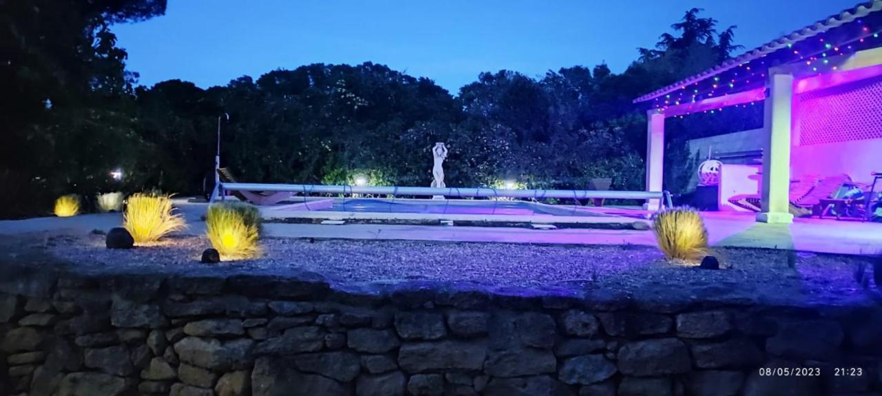 Offrez-Vous Un Sejour Dans Notre Gite A Entressen Une Grande Piscine Pour Se Rafraichir ,Un Espace De Jeux Pour Enfants Pour Des Heures De Divertissement Un Terrain De Petanque Pour Des Parties Endiablees エクステリア 写真