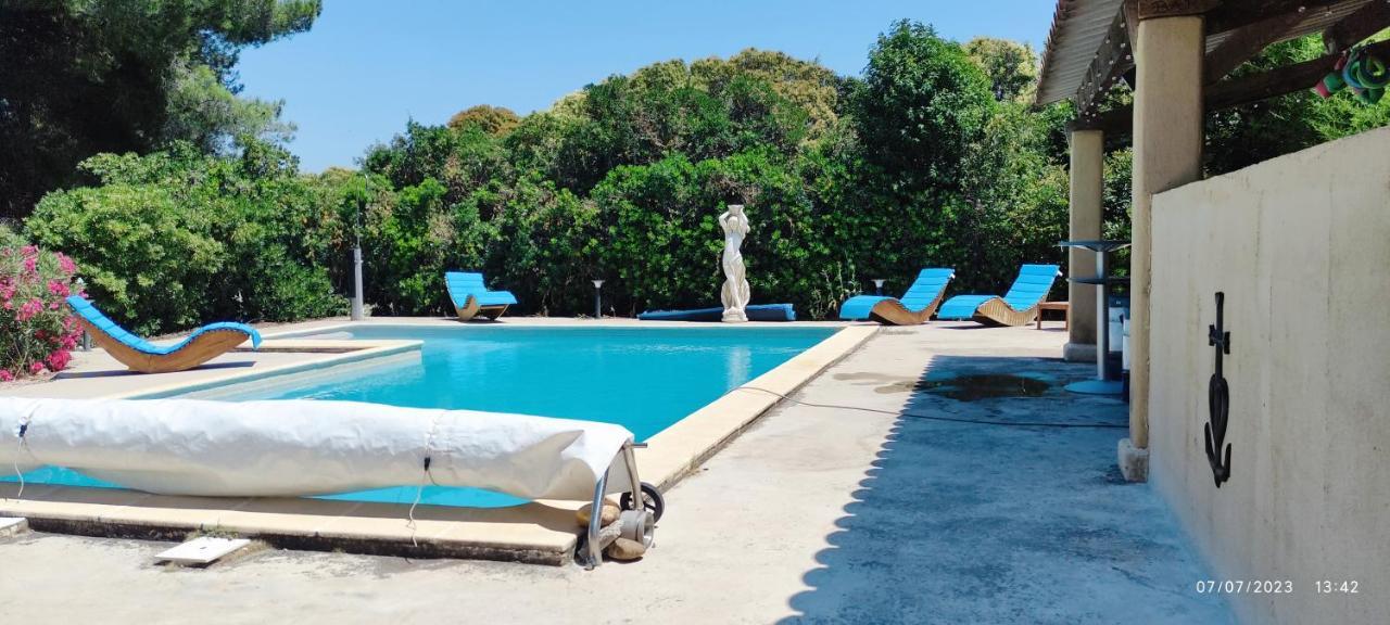 Offrez-Vous Un Sejour Dans Notre Gite A Entressen Une Grande Piscine Pour Se Rafraichir ,Un Espace De Jeux Pour Enfants Pour Des Heures De Divertissement Un Terrain De Petanque Pour Des Parties Endiablees エクステリア 写真